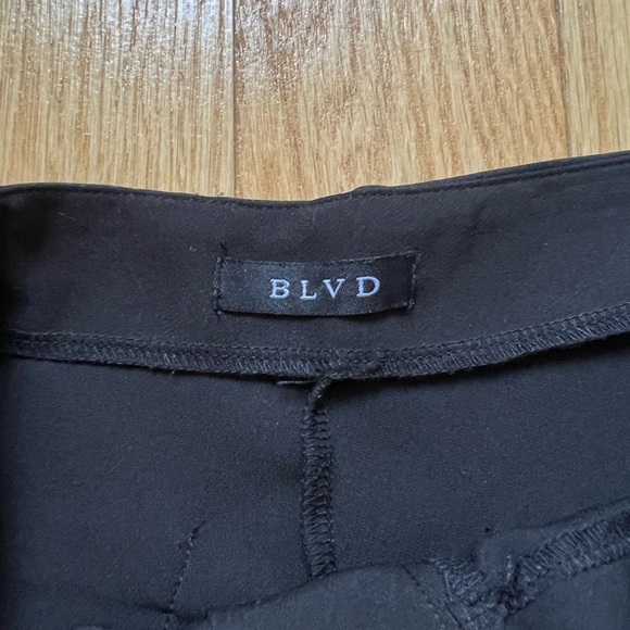 BLVD high waisted polyester shorts - Picture 3 of 4